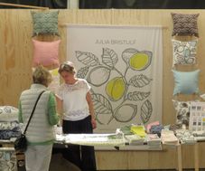 Mässmonter med textilförsäljning av Julia Bristulf